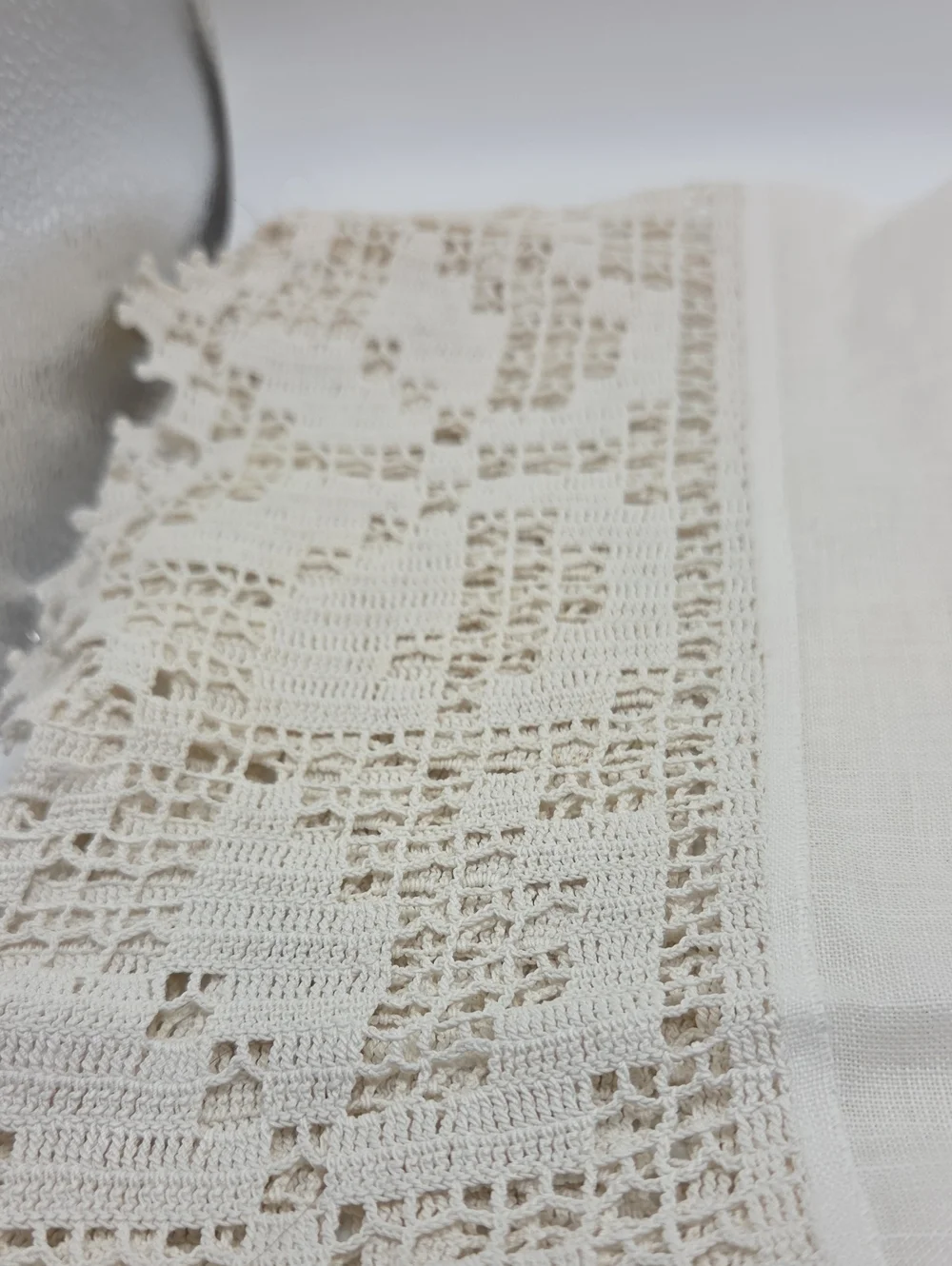 Doilie-Lace Edge Table Runner - Cream. Vintage